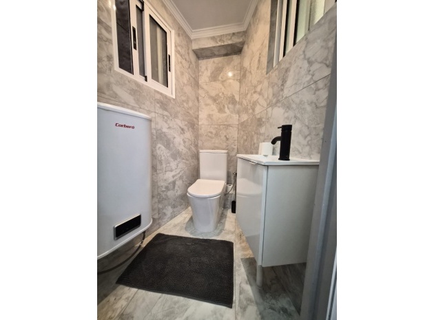 Resale - Apartment - Torrevieja - 1st line to the sea