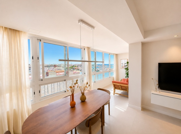 Resale - Apartment - Torrevieja - 1st line to the sea