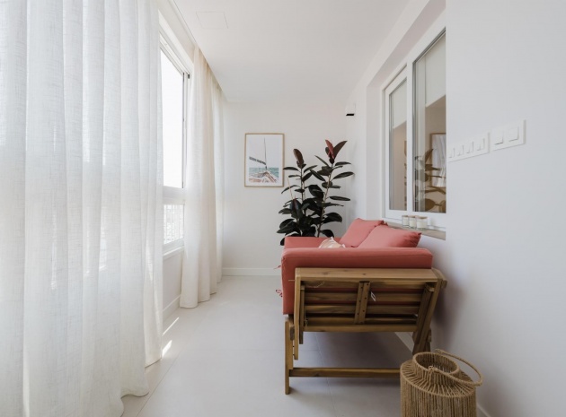 Resale - Apartment - Torrevieja - 1st line to the sea