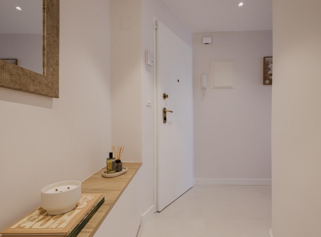 Resale - Apartment - Torrevieja - 1st line to the sea