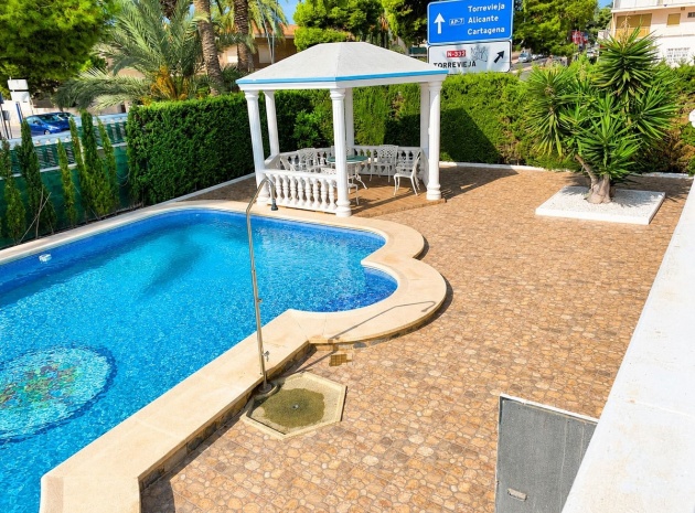 Resale - Villa - Orihuela - La Zenia