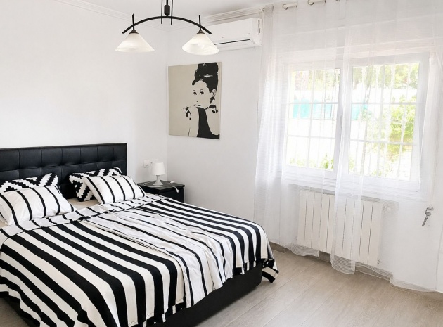 Resale - Villa - Orihuela - La Zenia