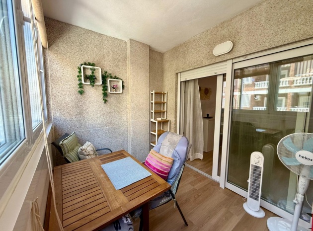 Återförsäljning - Lägenhet - Torrevieja - Torrevieja Centro