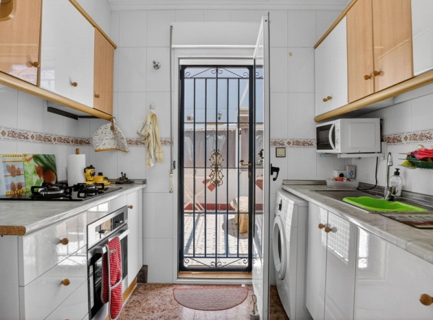 Resale - Apartment - Torrevieja - La Siesta