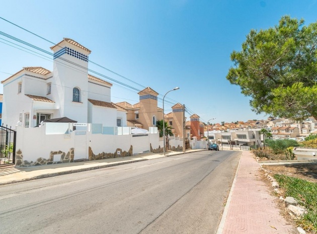 Resale - Villa - Villamartin - El Galan