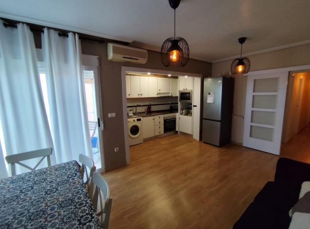 Resale - Apartment - Torrevieja - Torrevieja Centro