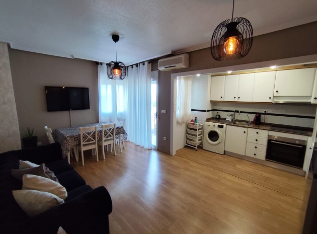 Resale - Apartment - Torrevieja - Torrevieja Centro