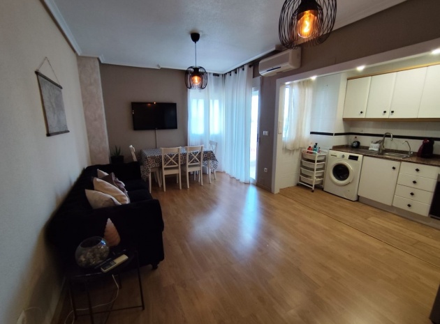 Resale - Apartment - Torrevieja - Torrevieja Centro