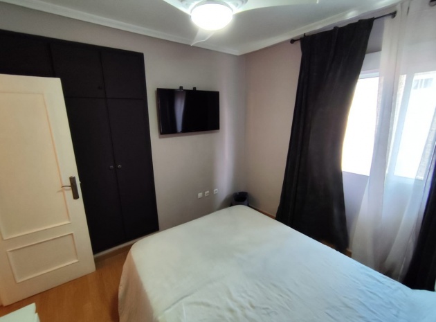 Resale - Apartment - Torrevieja - Torrevieja Centro