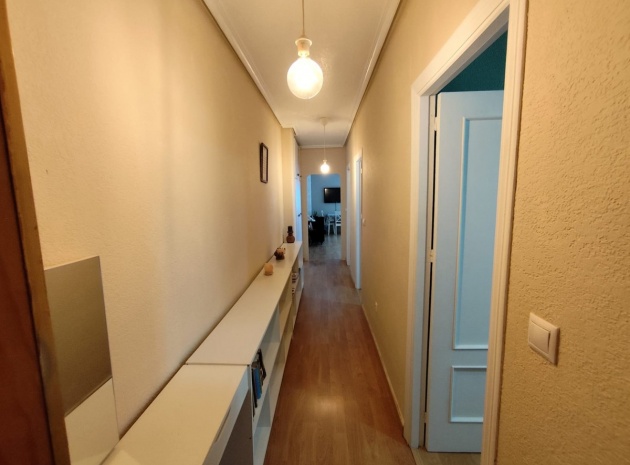 Resale - Apartment - Torrevieja - Torrevieja Centro