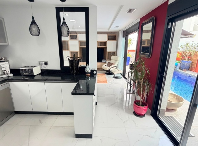 Resale - Villa - Los Montesinos - La Herada