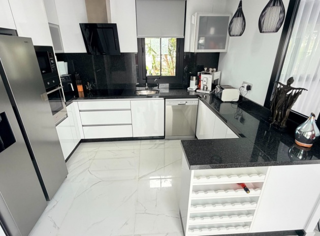 Resale - Villa - Los Montesinos - La Herada