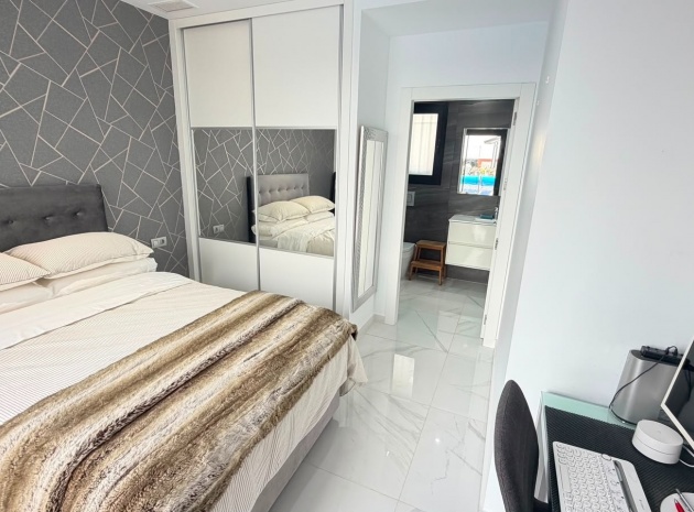 Resale - Villa - Los Montesinos - La Herada