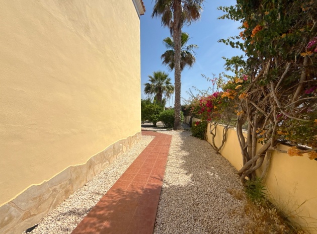 Resale - Villa - Cabo Roig - la regia