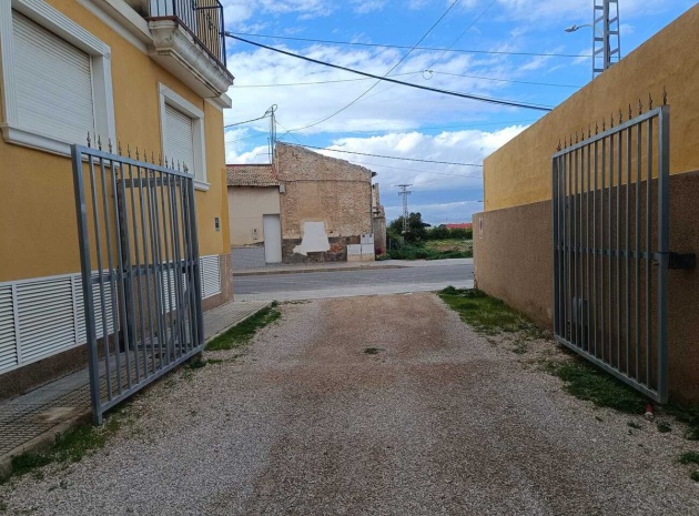 Resale - Apartment - Rafal