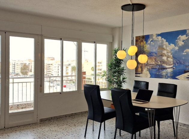 Wiederverkauf - Wohnung - Torrevieja - 1st line to the sea