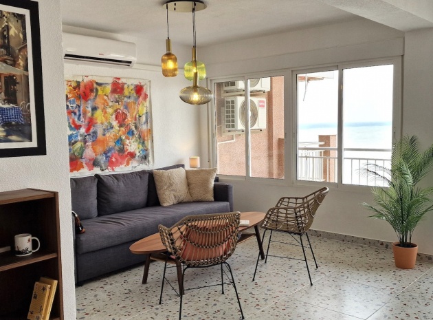 Wiederverkauf - Wohnung - Torrevieja - 1st line to the sea