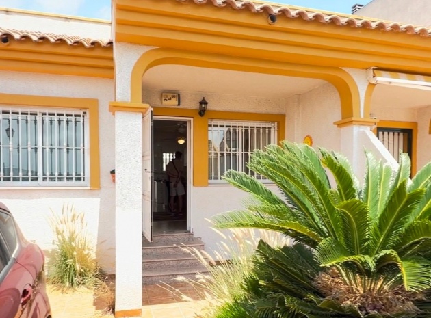 Resale - Bungalow - Daya Nueva