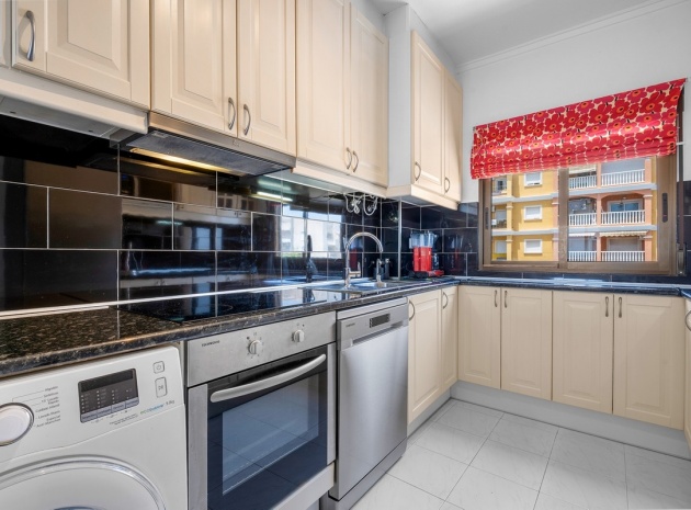 Resale - Apartment - Torrevieja - Torrevieja Centro