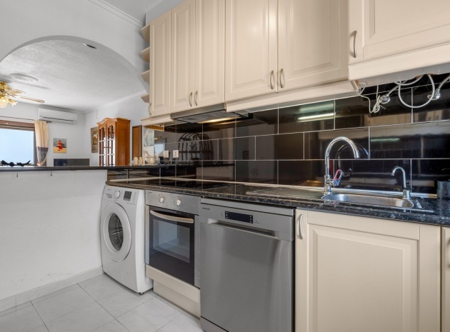 Resale - Apartment - Torrevieja - Torrevieja Centro