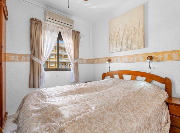 Resale - Apartment - Torrevieja - Torrevieja Centro
