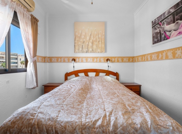 Resale - Apartment - Torrevieja - Torrevieja Centro