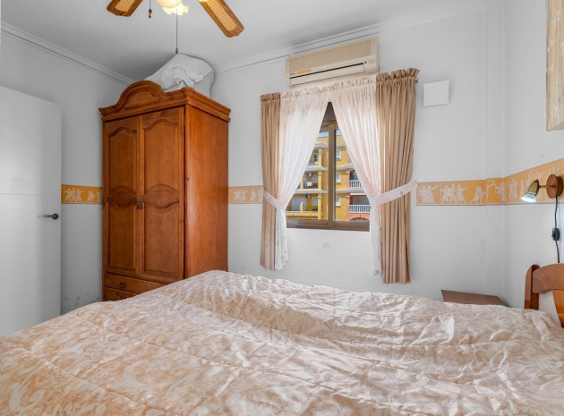 Resale - Apartment - Torrevieja - Torrevieja Centro