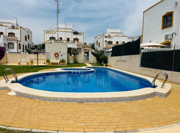Resale - Villa - Los Montesinos - entre naranjos