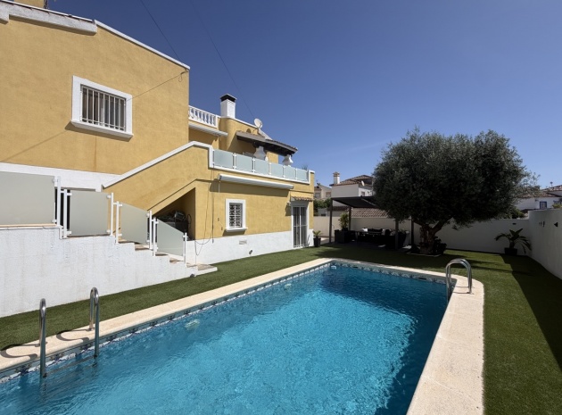 Wiederverkauf - Villa - Villamartin - El Galan
