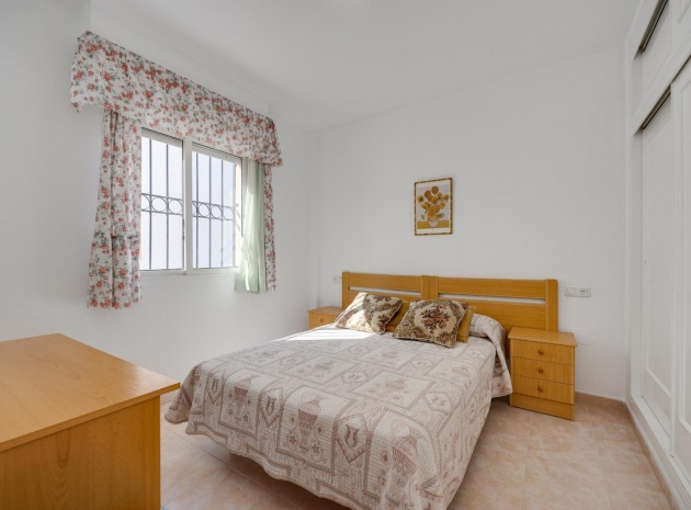 Resale - Apartment - Torrevieja - Torrevieja Centro