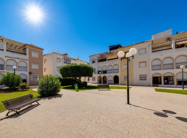 Resale - Apartment - Torrevieja - Torrevieja Centro