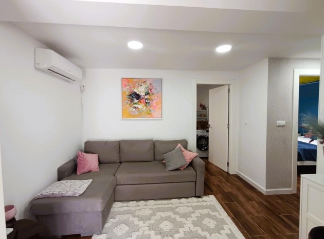 Resale - Villa - Torrevieja - La Siesta
