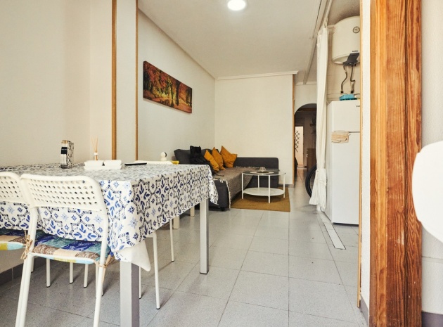 Resale - Apartment - Torrevieja - Torrevieja Centro