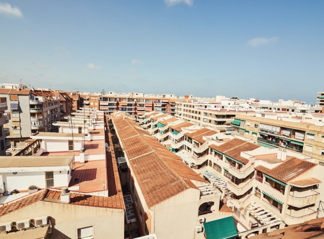 Resale - Apartment - Torrevieja - Torrevieja Centro