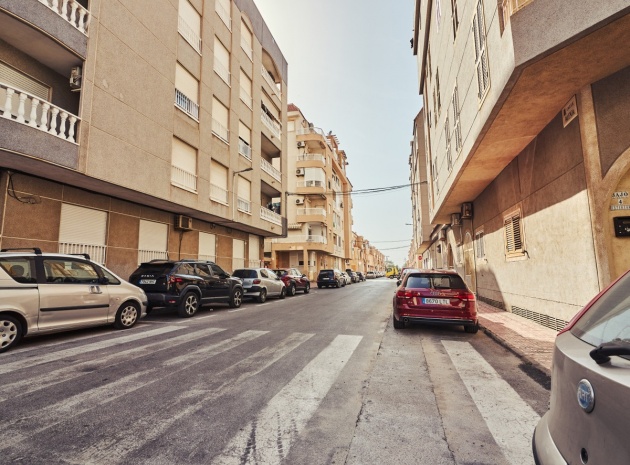 Resale - Apartment - Torrevieja - Torrevieja Centro