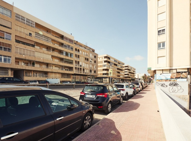 Resale - Apartment - Torrevieja - Torrevieja Centro