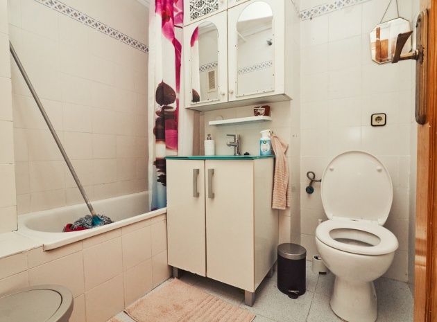 Resale - Apartment - Torrevieja - Torrevieja Centro