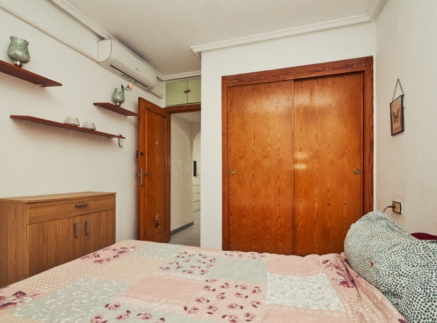 Resale - Apartment - Torrevieja - Torrevieja Centro