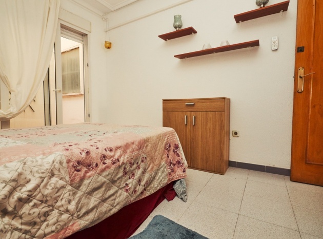 Resale - Apartment - Torrevieja - Torrevieja Centro