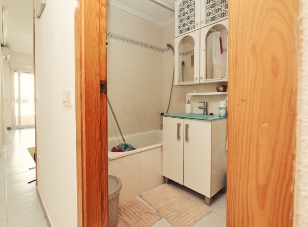 Resale - Apartment - Torrevieja - Torrevieja Centro