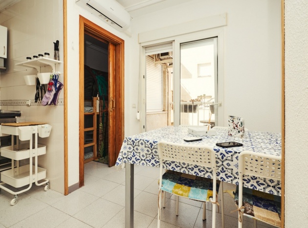 Resale - Apartment - Torrevieja - Torrevieja Centro