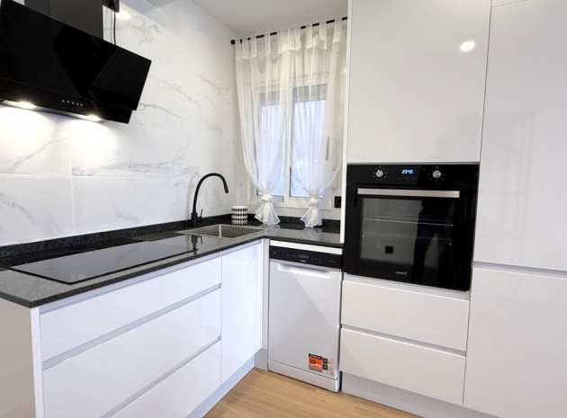 Wiederverkauf - Wohnung - Torrevieja - Torrevieja Centro