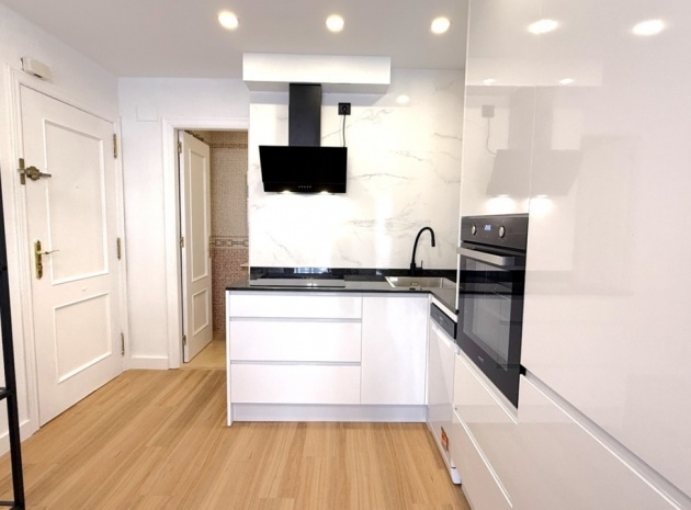 Wiederverkauf - Wohnung - Torrevieja - Torrevieja Centro
