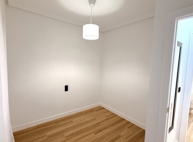 Wiederverkauf - Wohnung - Torrevieja - Torrevieja Centro