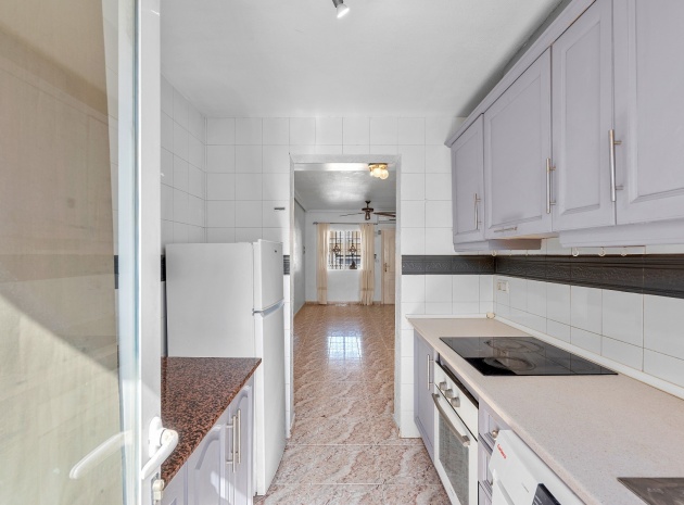 Resale - Townhouse - Villamartin - bosque de las lomas