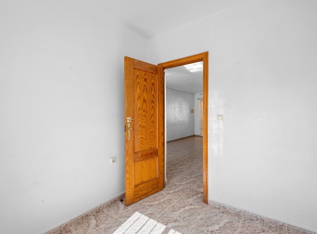 Resale - Townhouse - Villamartin - bosque de las lomas