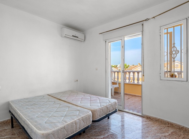 Resale - Townhouse - Villamartin - bosque de las lomas
