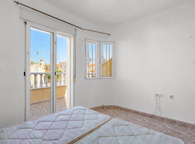Resale - Townhouse - Villamartin - bosque de las lomas