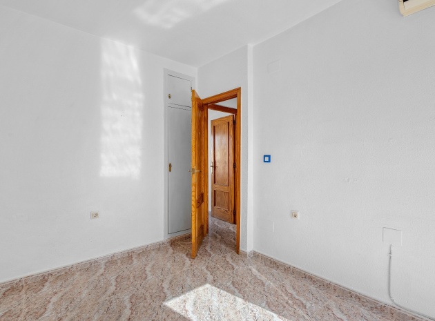 Resale - Townhouse - Villamartin - bosque de las lomas