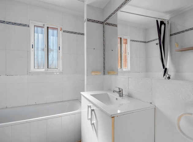 Resale - Townhouse - Villamartin - bosque de las lomas
